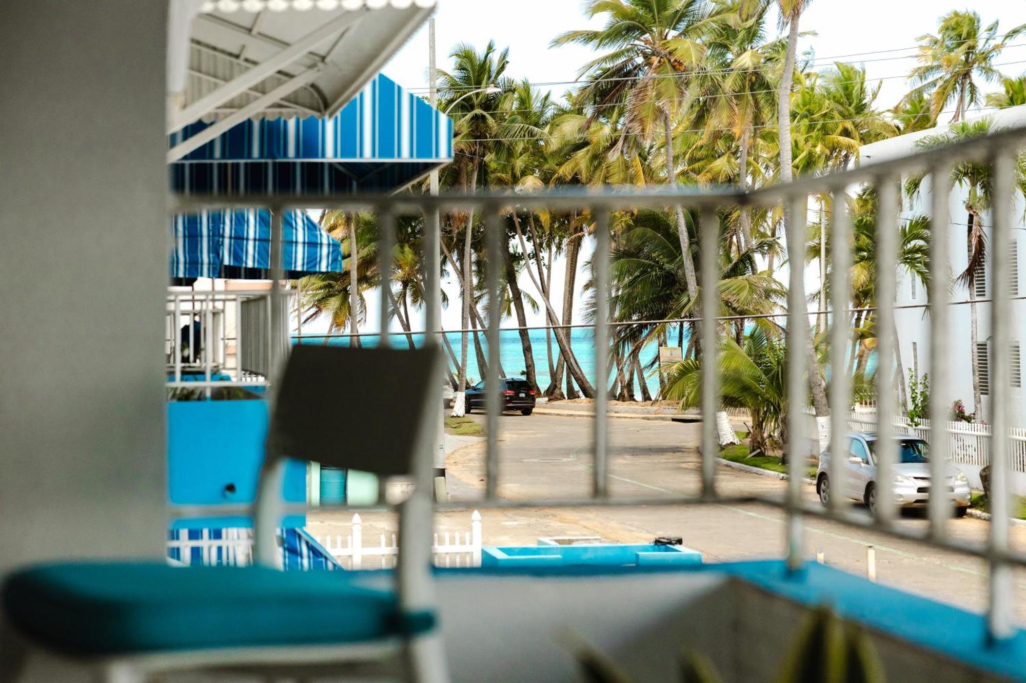 Oceanview Apartment Steps To The Beach Luquillo Eksteriør billede