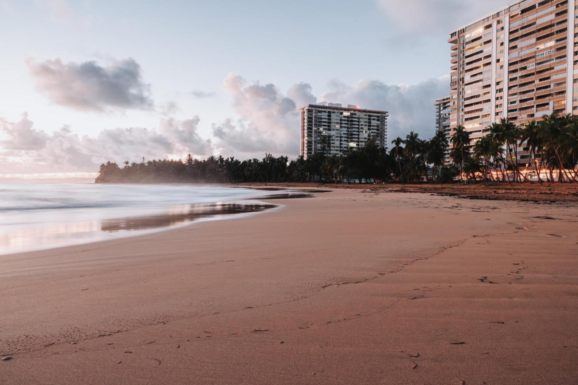 Oceanview Apartment Steps To The Beach Luquillo Eksteriør billede